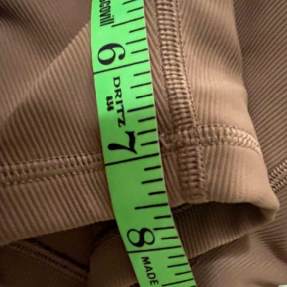 Lululemon Spiced Chai Ribbed Contoured High-Rise Short 8”, size 8 - Picture 8 of 8